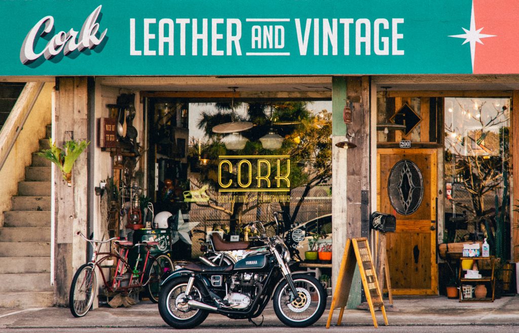 Handmade leather accessories and secondhand clothing collected from around the world Cork (Futenma, Ginowan City)